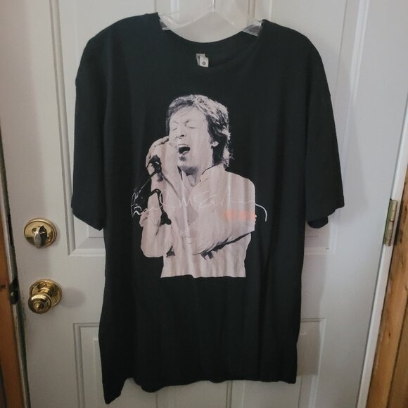 Awesome Black Paul McCartney 2016 One on One Tour T-Shirt Men's 2X - Picture 1 of 5